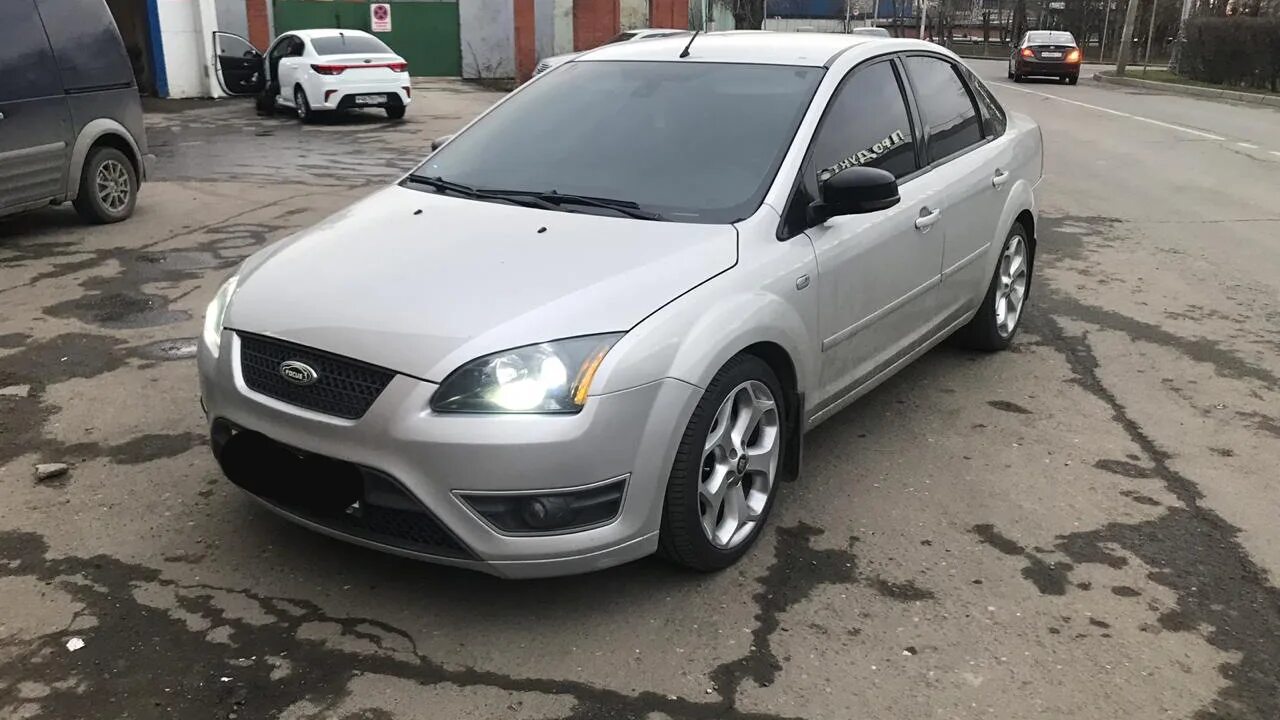 Ford Focus 2 дорестайлинг седан. Форд фокус 2 седан до Рестайлинг. Форд фокус 2 дорестайлинг седан серебристый. Ford Focus 2 дорестайл седан. Форд фокус 2 универсал дорестайлинг