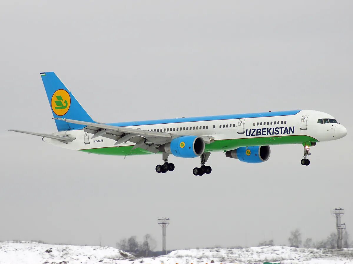 Узбекистан авиакомпания хаво йуллари. Самолёт авиакомпании Uzbekistan Airways. Боинг 757 Узбекистан. Boeing 757-200 Uzbekistan Airways. Сайт узбекистанских авиалиний