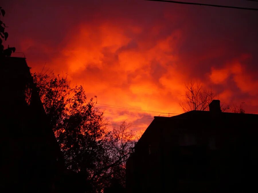 небо в огне (2010). зарево на небе. небо в огне. небо в огне. огненные облака.