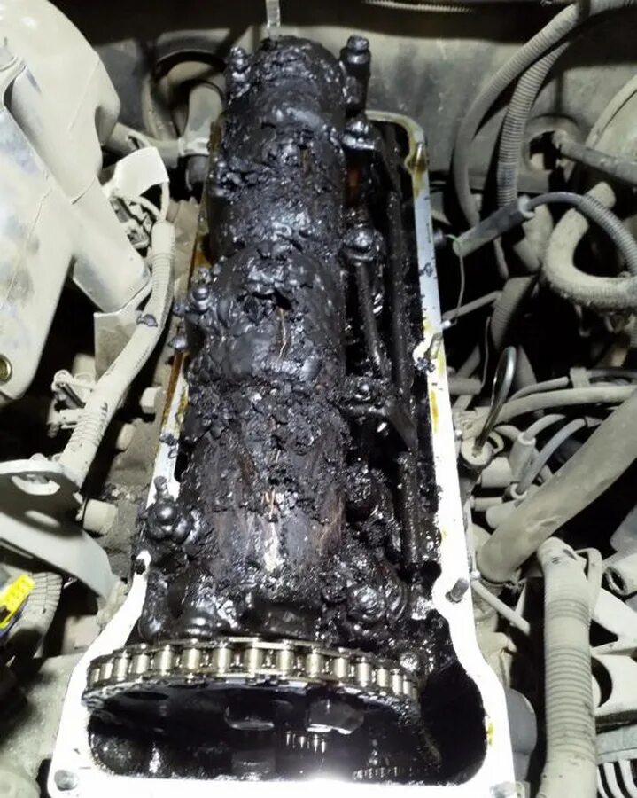 Что если залить солярку в бензиновый двигатель. Масло двс. Моторное масло двигатель. Масло для двигателя. Дизель в бензиновый двигатель.