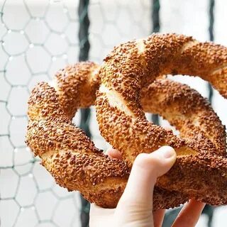 Рогалик с кунжутом