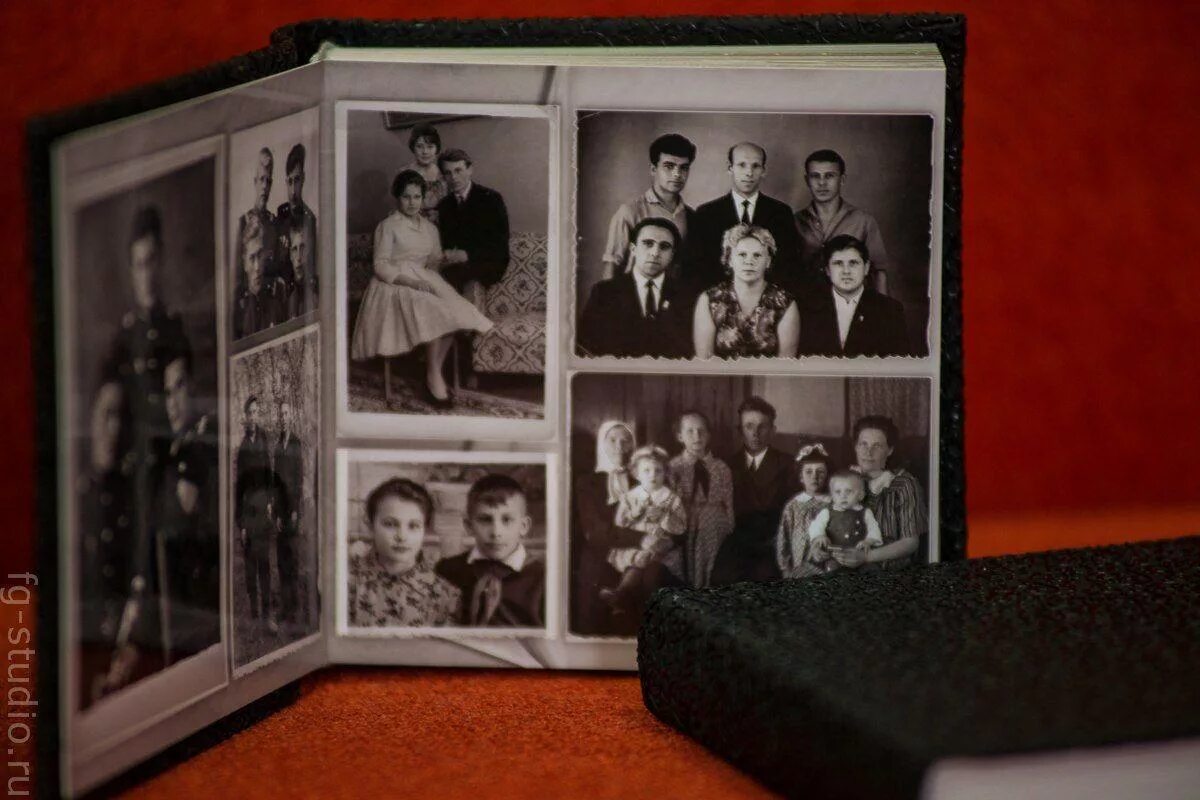Старинный альбом для фотографий. Старинный фотоальбом. Фотоальбом "семейный". Семейная история. Старая фотокарточка.