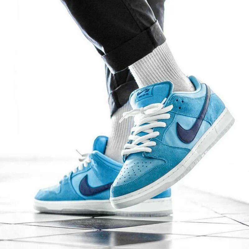 Кроссовки найк лоу. Nike SB Dunk Low Blue. Nike SB Dunk Blue. Nike SB Dunk Low голубые. Nike SB Dunk голубые.