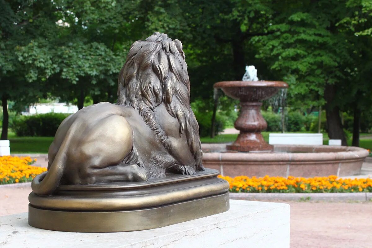 Статуя львов. Лев Аслан статуя. Статуя Лев сторожевой. "Зеленоград" скульптура Льва. Лев скульптура в саду.