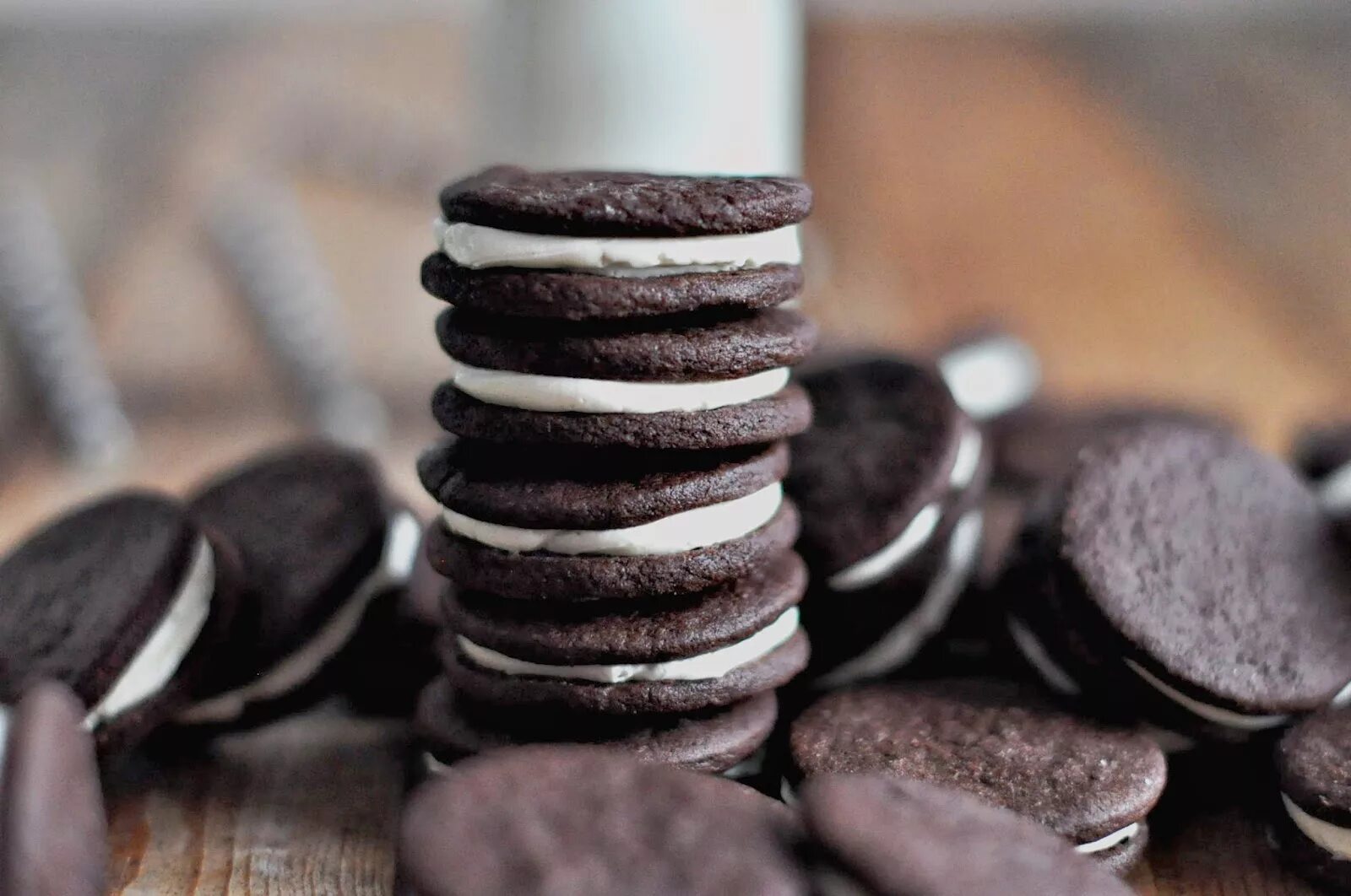 Орео в микроволновке. Черные шоколадные печеньки. Грибочки орео. Печенье шоколадное орио. Печенье орео домашнее.