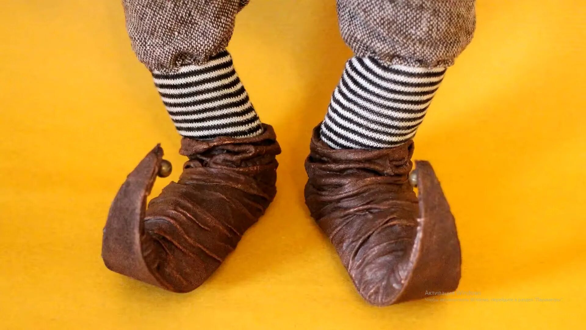 сафьяновые сапоги древняя русь музей. сапог с загнутым носком 5. сапоги с загнутыми носами. средневековые ботинки с длинными носами. сапоги в средневековье мужские.