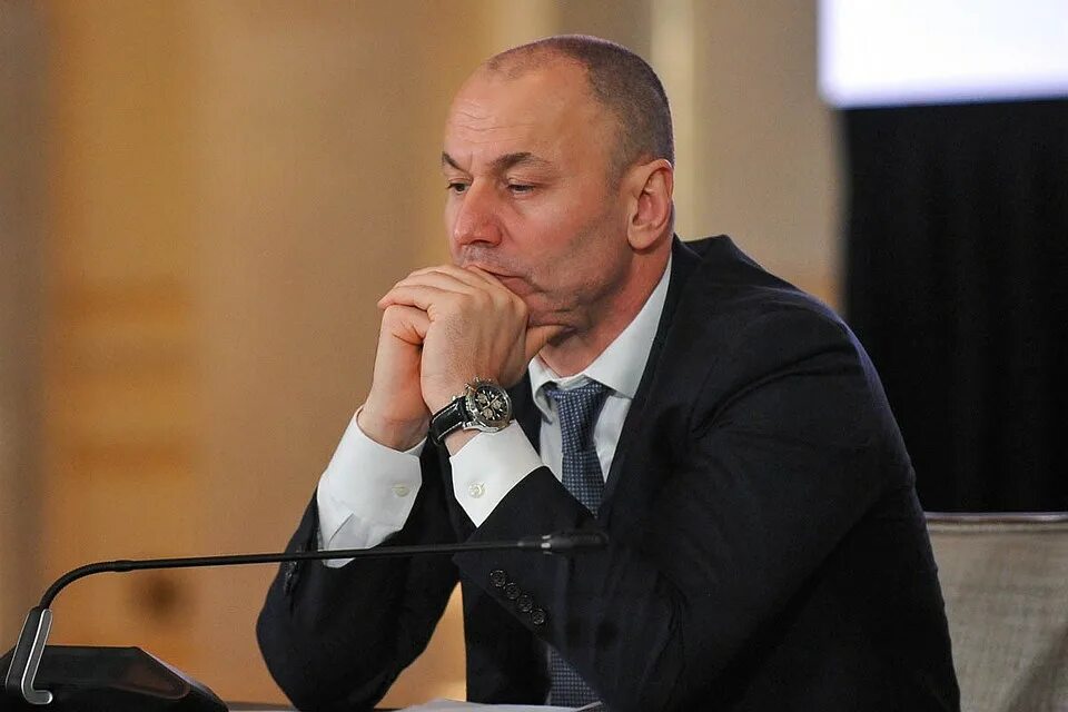 Анзор ахмедович рособрнадзор. Музаев рособрнадзор биография. Анзор музаев. Глава рособрнадзора анзор музаев. Музаев рособрнадзор биография.