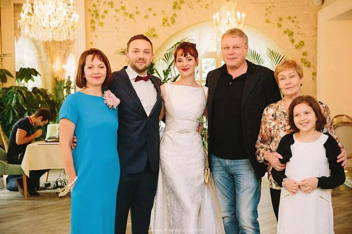 Со своими родными женой и. Семья Сергея Жигунова.