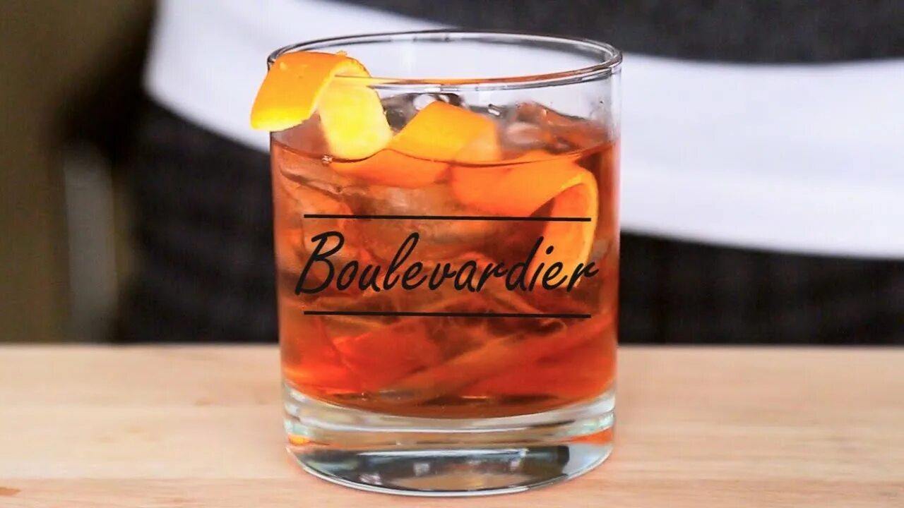 Бульвардье коктейль. Boulevardier коктейль. Негрони алкогольные коктейли. Sesame Boulevardier коктейль. Кола Бурбон коктейль.