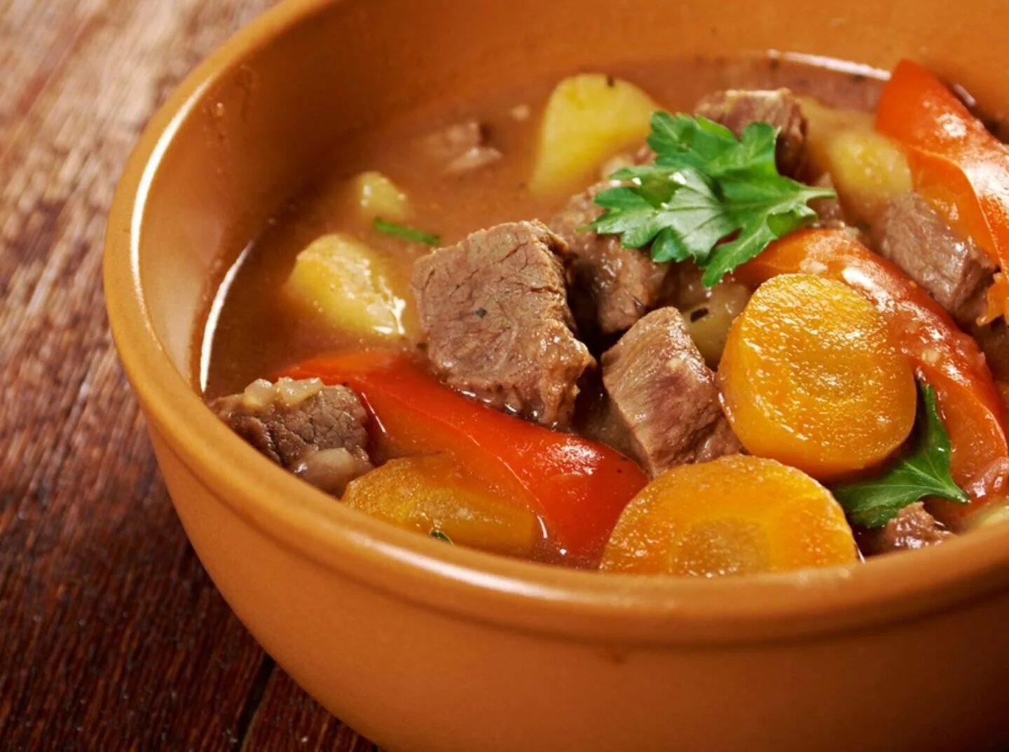 Картофель со свининой кастрюле