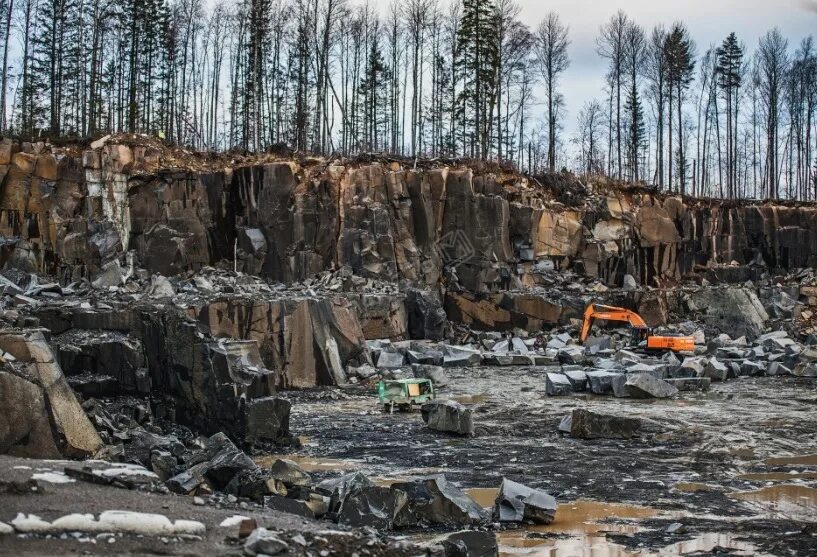 Шокшинский карьер карелия. Слюда флогопит и мусковит. Какой декоративный минерал промышленно добывают в карелии. Карта полезных ископаемых карелии. Месторождение гранита в карелии.