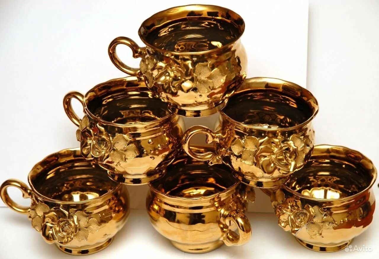 Золотистая посуда. Чайный сервиз золотой. Позолоченная посуда. Посуда с золотом. Чайный сервиз с золотом.