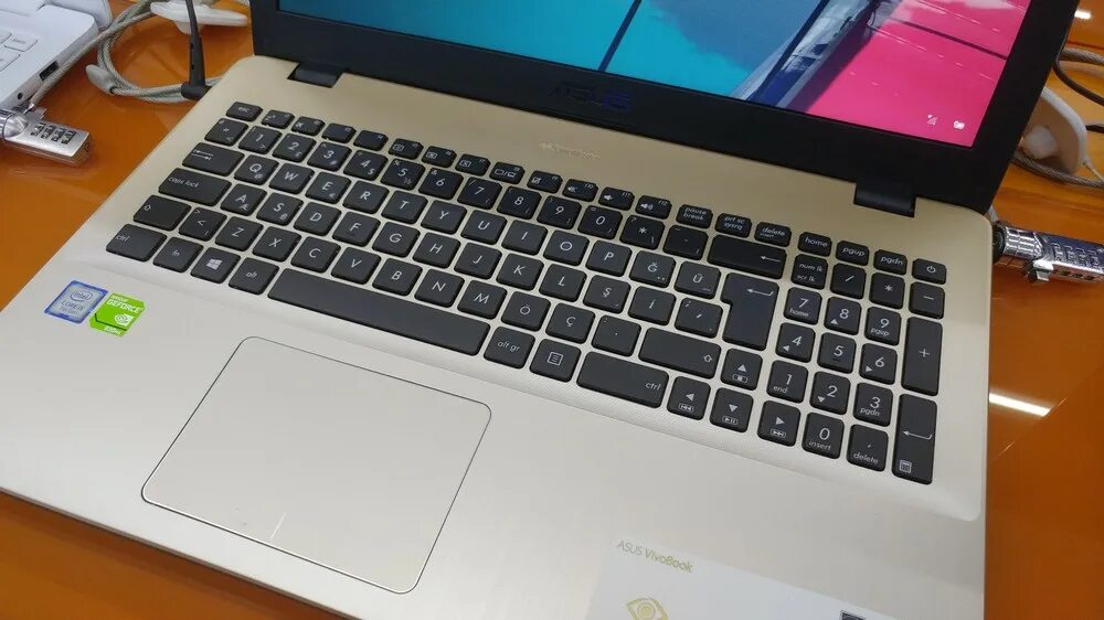 Asus x542u. Asus x542. asus vivobook x542u. asus x542uq клавиатура. asus x542u 2018.