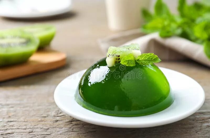 Green jelly. Зеленое желе. Зеленое желе в тарелке. Кот зеленое желе. Зеленое желе с носом.