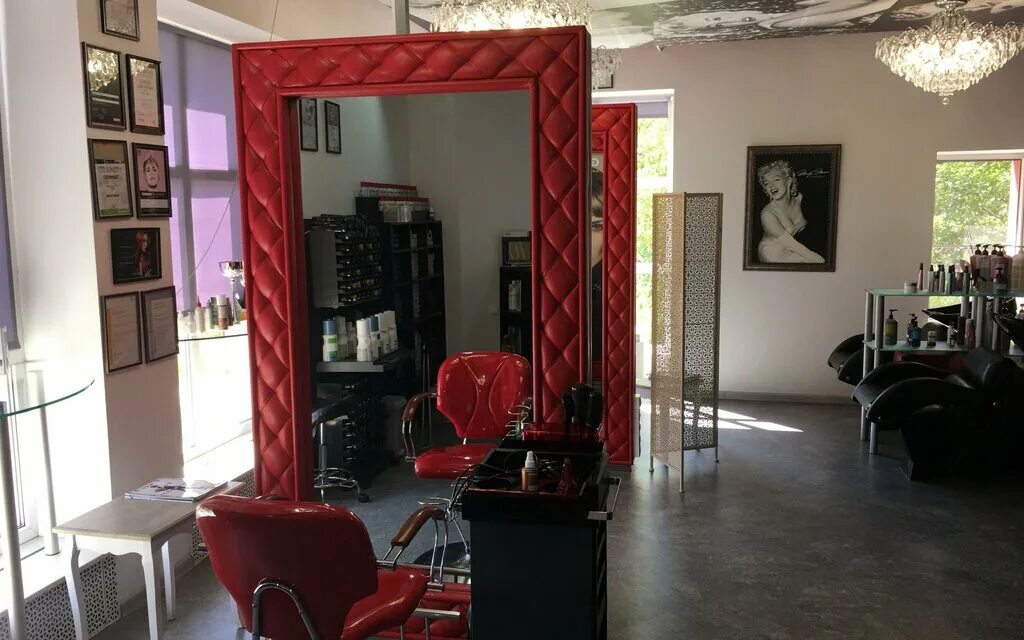 салон мэрилин. салон мэрилин. комната мэрилин монро. студия красоты монро вывеска. салон красоты в стиле мэрилин монро.