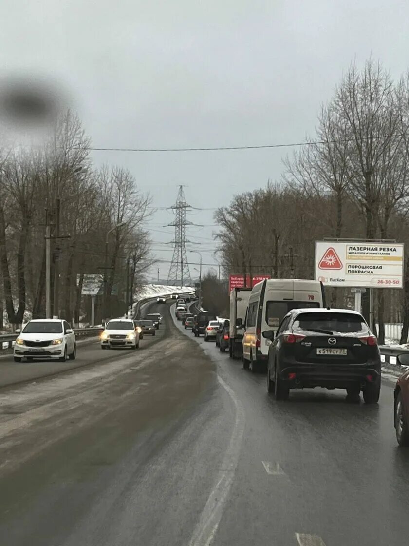 Пробки перед тверью. Пробки на императорском мосту в ульяновске сейчас. пробка. пробка на мосту ульяновск. пробки ульяновск.