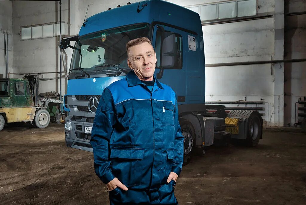 работник автомастерской. завод атп подольск. работники автотранспортного предприятия. директор атп. сотрудники автотранспортного предприятия.