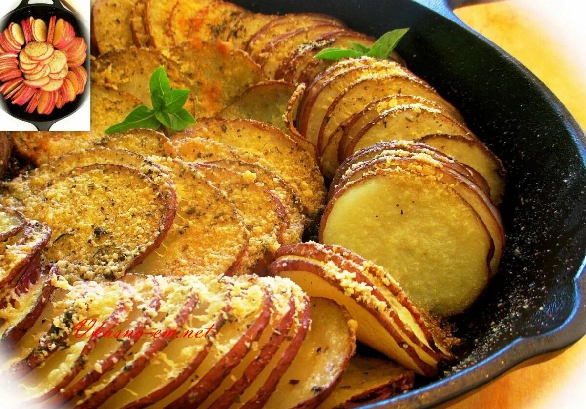 Картошка в духовке рецепт классический. Картошка в духовке. картошка в духовке запеченная. печёная картошка в духовке. картошка запеченная в духовк.