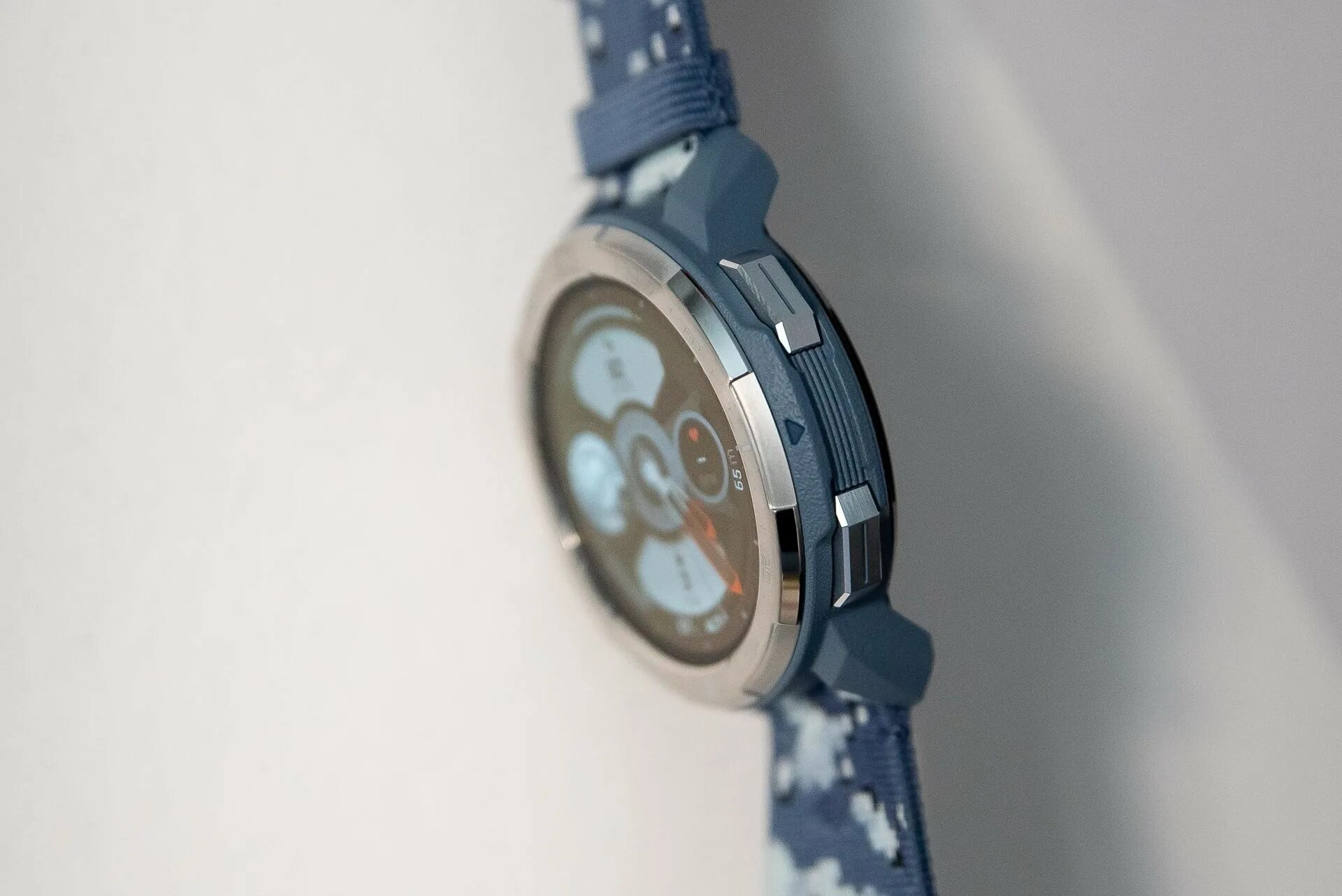 Часы honor choice watch bot. Хонор watch GS Pro. Смарт часы хонор GS Pro ремешок. Honor watch GS Pro Camo Blue. Honor GS Pro камуфляж.