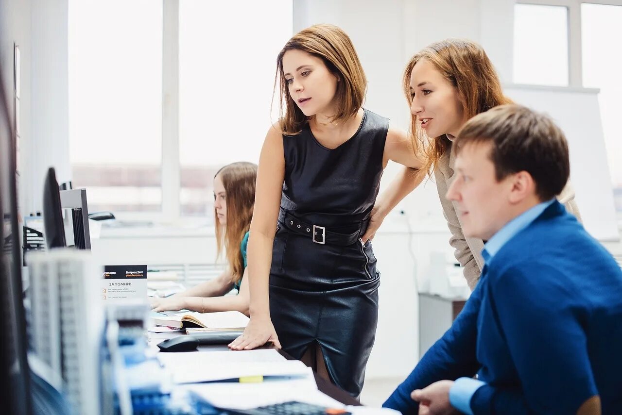 Совещание. Обучение руководителя продаж. Обучение руководителя продаж. Сотрудник отдела продаж. Тренинг менеджер.