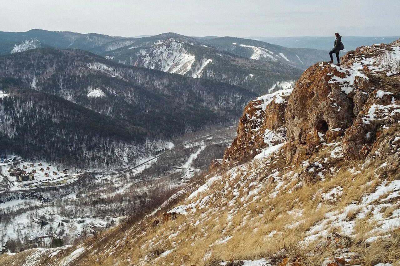 Торгашинский хребет где. Торгашинский хребет красноярск. Торгашинский хребет красноярск. Гора арка в красноярске. Торгашенские хребты красноярск.