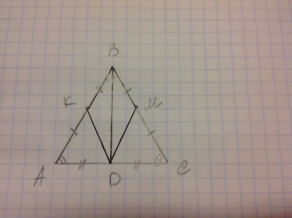В равнобедренном треугольнике ABC ab BC. В равнобедренном треугольнике ABC точки к. Середина основания треугольника. Середины боковых сторон равнобедренного треугольника.