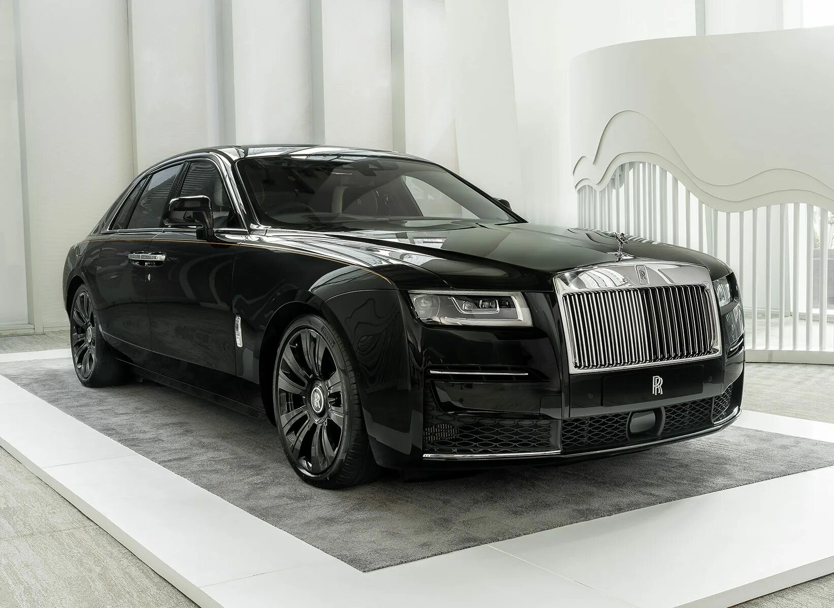 Rolling now. Роллс Ройс 2021. Роллс Ройс Ghost 2021. Rolls Royce Ghost 2021 черный. RR Ghost 2021.