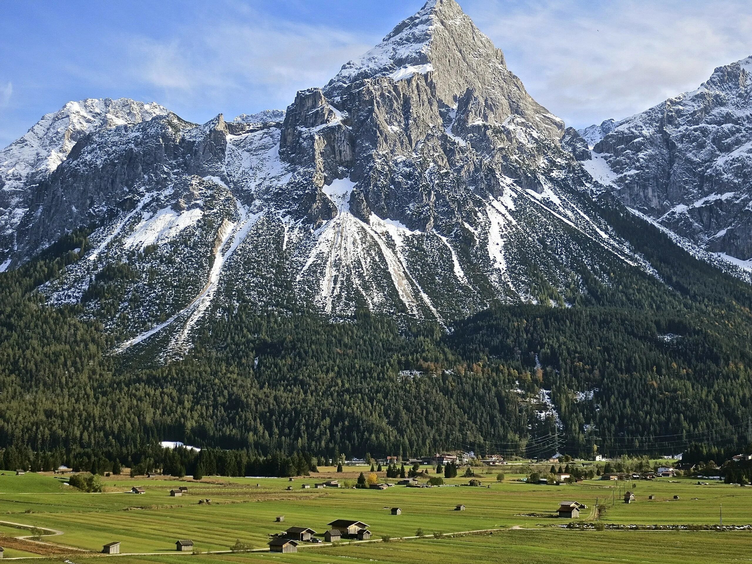 Гора Цугшпитце в Германии. Цугшпитце (Баварские Альпы). Цугшпитце Бавария. Пик Цугшпитце. Какие горы на территории германии