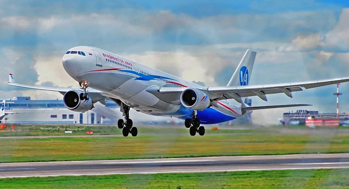 трансаэро самолет владивосток. самолет hz2126 южно сахалинск. хабаровск владивосток авиа. рейсы хабаровск. самолет владивосток хабаровск.