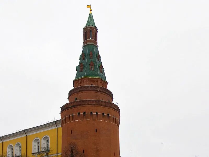 Плавный башня. Угловая Арсенальная башня Кремля. Угловая Арсенальная (Собакина) башня. Средняя Арсенальная башня Московского Кремля. Арсенальная башня Кремля фото.