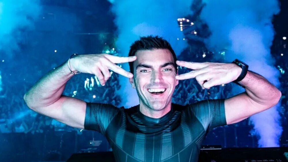 Axel f gabry ponte. Gabry ponte итальянский диджей. габри понте eiffel 65. tiesto &amp; gabry ponte mockingbird. gabry ponte top 100 djs chart (17.09.2025).