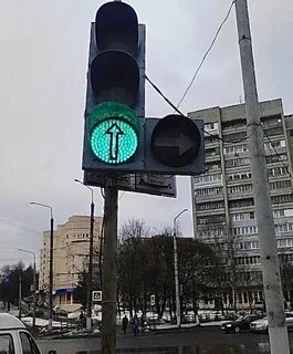 Стрелка светофора прямо можно ли налево