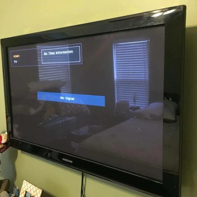 Индикатор на телевизоре. Телевизор Samsung 2009. Красная лампочка на телевизоре. Телевизор включается. Почему телевизор не включается экран