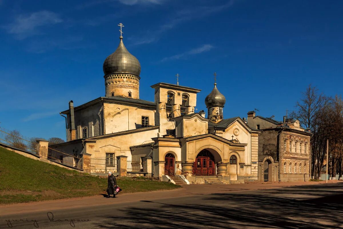 церковь иоакима и анны псков. псков церковь богоявления и троицкий собор. древний храм в пскове собор. псковский храм в кремле. псков церковь василия на горке фото.