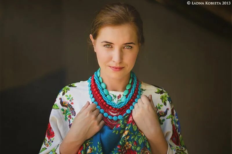 Прическа в русском народном стиле. Девушка в венке. Красивые украинские женщины. Чернобровая казачка. Украинские девушки самые красивые.