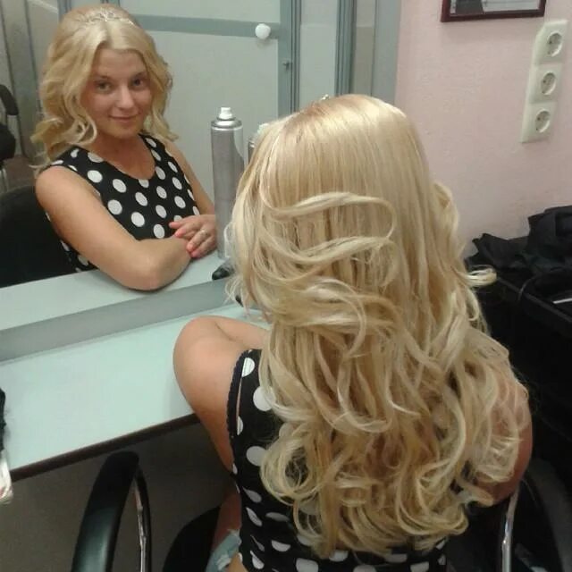 Salon krasati estetic photos. Салон красоты эстетика красивый. Салон красоты кудри орехово. Прическа локоны в салоне. Салон локон алексеевская.