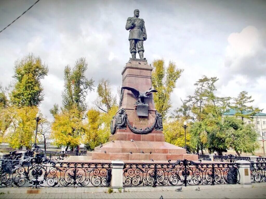 Памятник александру в иркутске. Памятник Александру III (Иркутск). Памятник императору Александру III Иркутск. Памятник Александру 3 в Ирк.