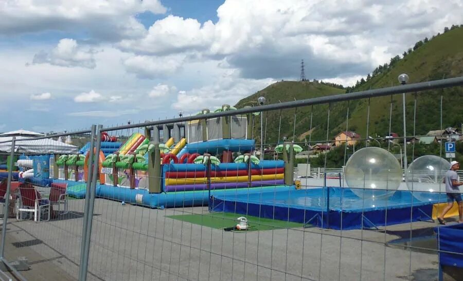 Бобровый лог красноярск аттракционы. Бобровый лог красноярск аттракционы. Бобровый лог аттракцион родельбан. Аттракцион родельбан в красноярске. Родельбан красноярск бобровый лог.