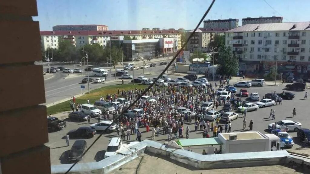 Погода в атырау на день. Idris в Атырау. Новост Атырау. Атырау улица Азаттык 175. Атырау заправка очередь.