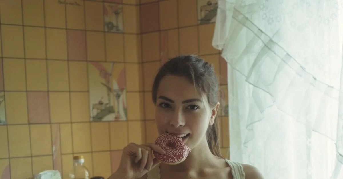 Девушка со сгущенкой мем Woman Who Made Fun Of American Apparel Contest Wins, American Apparel Act Like A