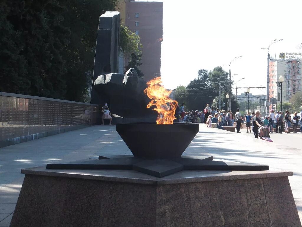 воронеж город воинской славы вечный огонь. памятники воронежа вечный огонь. вечный огонь мемориал воронеж. город воронеж памятник славы. вечный огонь воронеж памятник славы.
