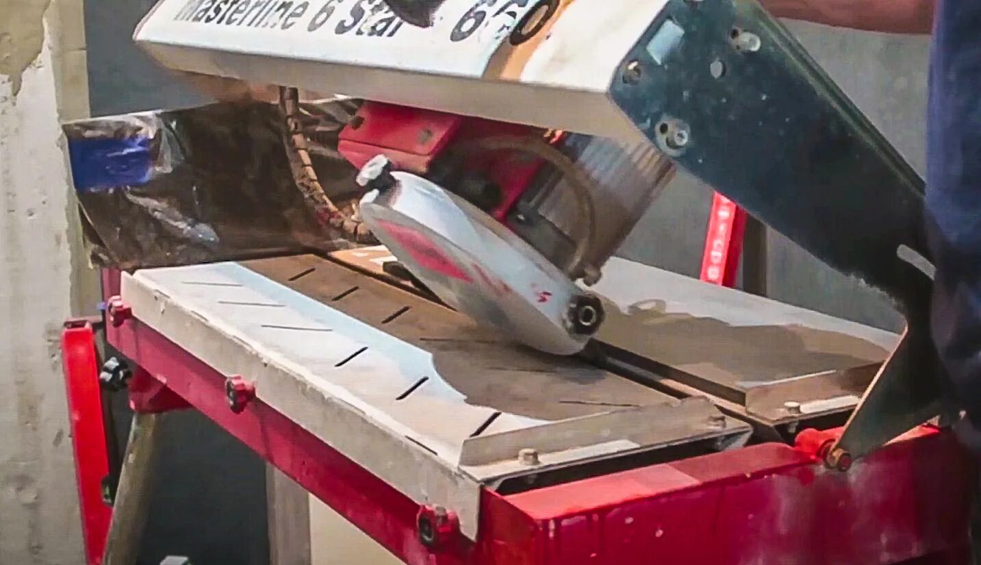 Ограничитель для дисковой пилы. Заусовка плитки под 45 инструмент. Запил под 45 инструмент. Заусовка плитки под 45 инструмент. Запил под 45 инструмент.