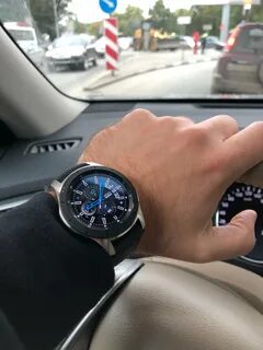 Samsung watch на руке