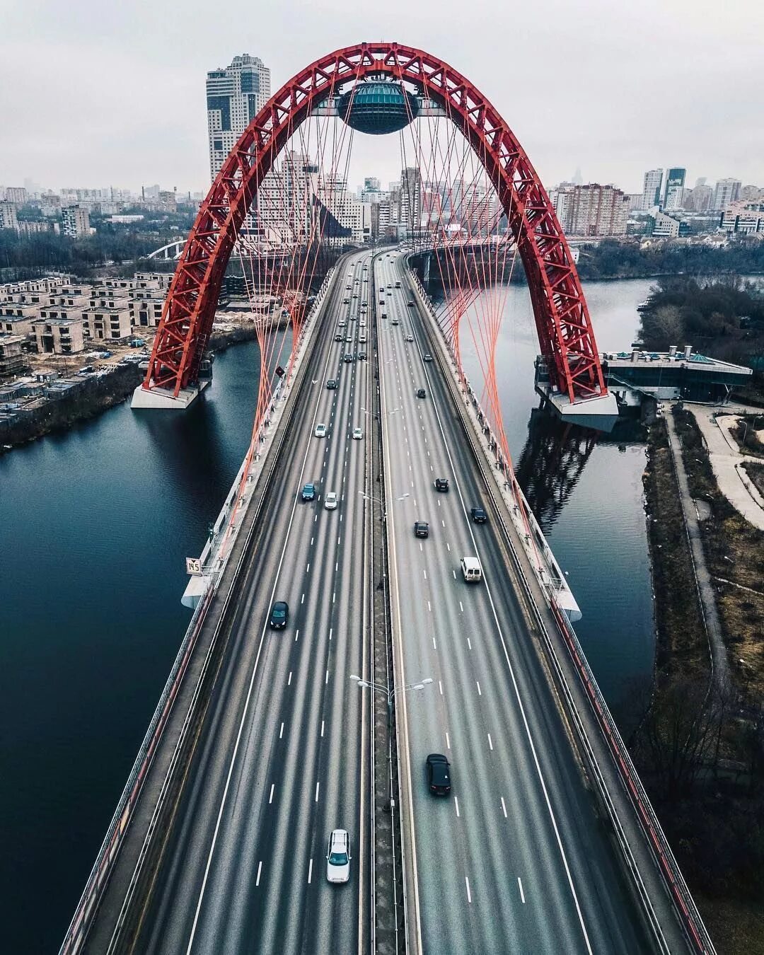 Уникально расположенная. Краснопресненская магистраль живописный мост. Живописный мост в Москве. Хорошево-Мневники живописный мост. Вантовый мост в Москве живописный.