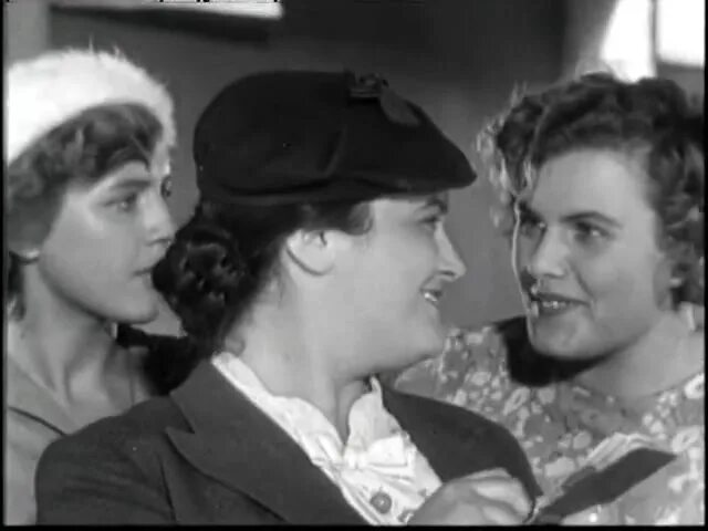 майли сайрус с кувалдой. серова, валентина васильевна. девушка с характером песня. памела андерсон вип сериал. красивая девушка с характером.