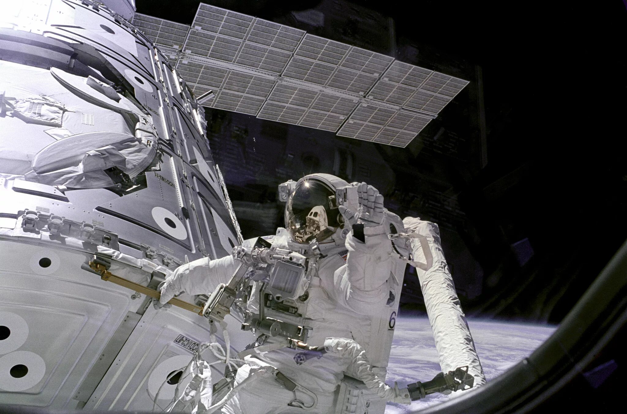 Какой год сейчас в космосе. НАСА МКС. Американский сегмент МКС. Американка просверлила МКС. Освоение космоса.