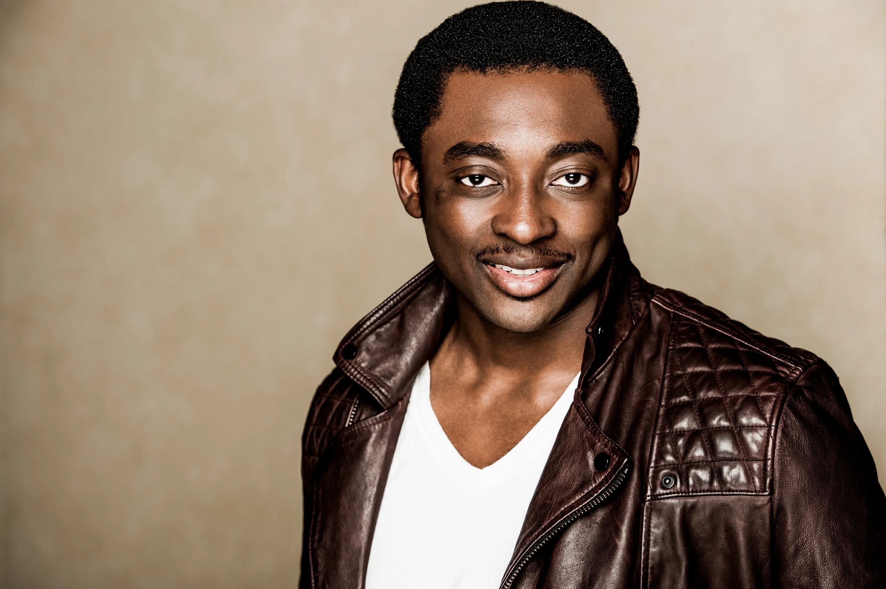 Чернокожий парень. Чедвик боузман. Чернокожие актеры. Афроамериканец дома. Афроамериканец дома.