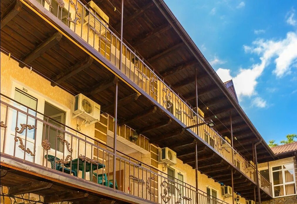 Гостиница шарлотка в лоо. Отель коралл лоо сочи. Коралл лоо. Гостиница коралл лоо. Гостиница «коралл-лоо» (сочи, лазаревский р-н).