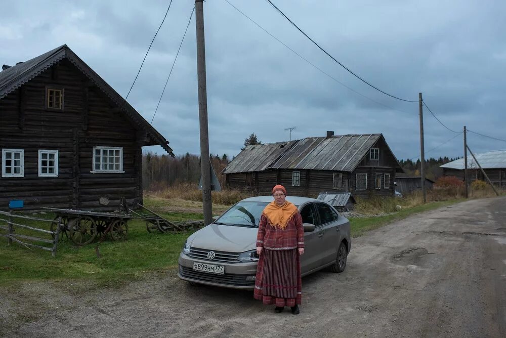 Скорость по деревне на машине. Кинерма люди. Деревенские машины. Население деревни.