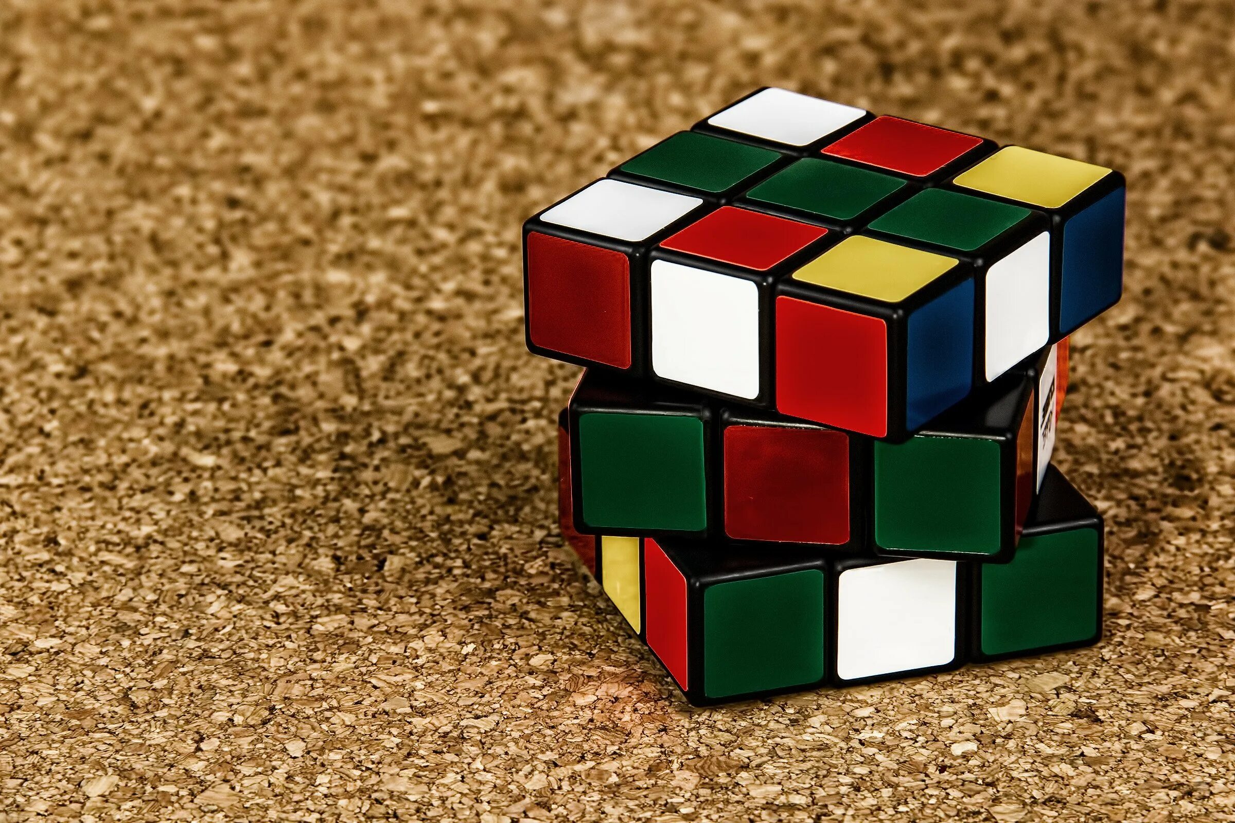 Kubik. Кубик рубик 3 на 3. Кубик Рубика на красивом фоне. Большой кубик рубик. Кубик рубик белый.